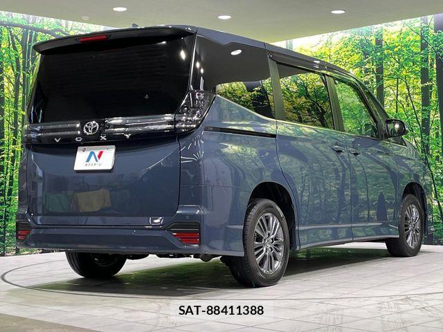 Toyota VOXY 2023-10 8075979-17