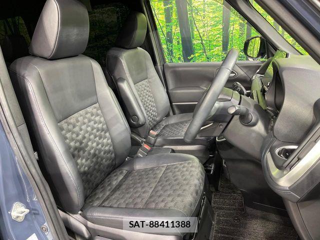 Toyota VOXY 2023-10 8075979-7
