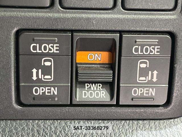 Toyota VOXY 2018-07 8075980-6