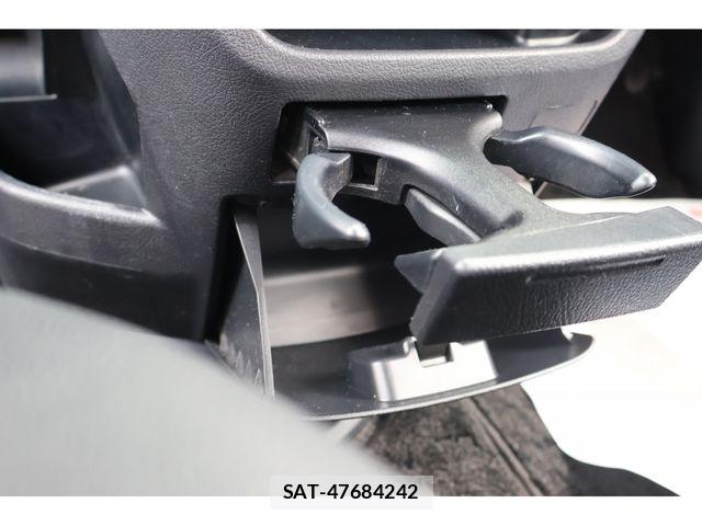 Toyota VOXY 2013-06 8075978-10
