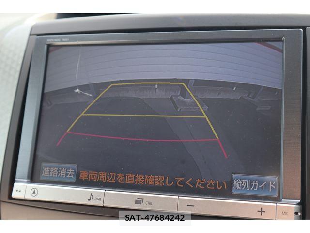 Toyota VOXY 2013-06 8075978-11