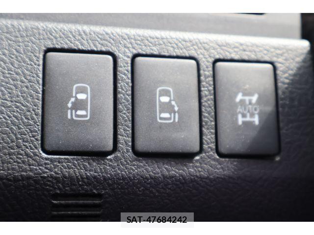 Toyota VOXY 2013-06 8075978-14