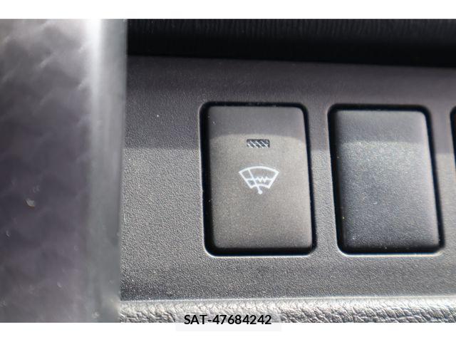 Toyota VOXY 2013-06 8075978-15