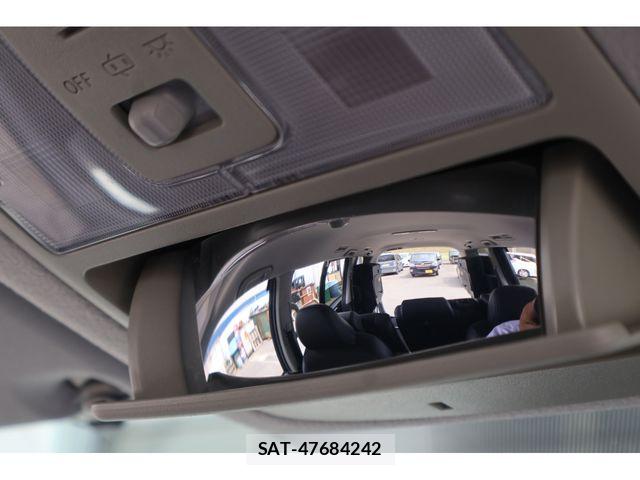 Toyota VOXY 2013-06 8075978-17