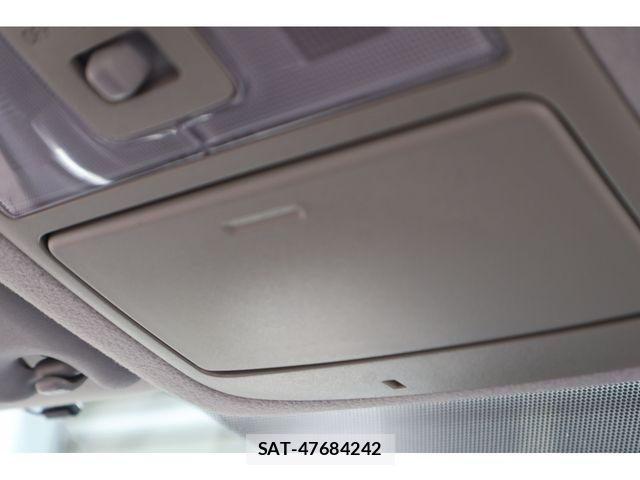 Toyota VOXY 2013-06 8075978-18