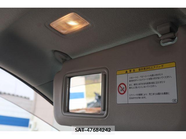 Toyota VOXY 2013-06 8075978-19