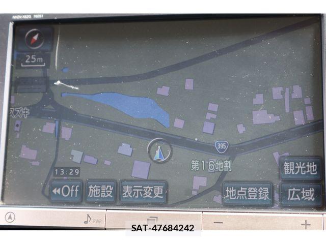 Toyota VOXY 2013-06 8075978-20