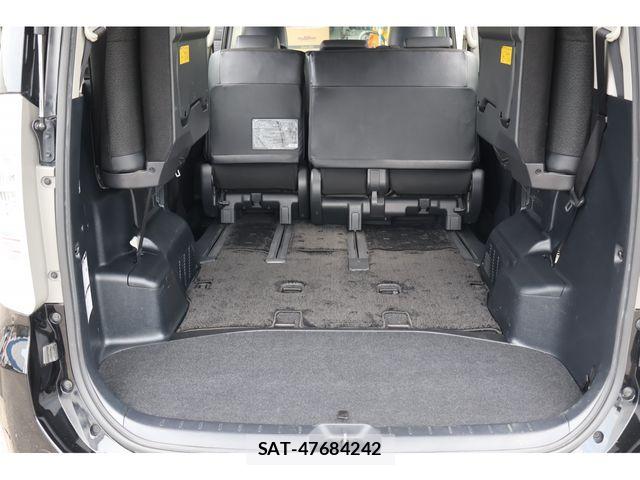 Toyota VOXY 2013-06 8075978-22