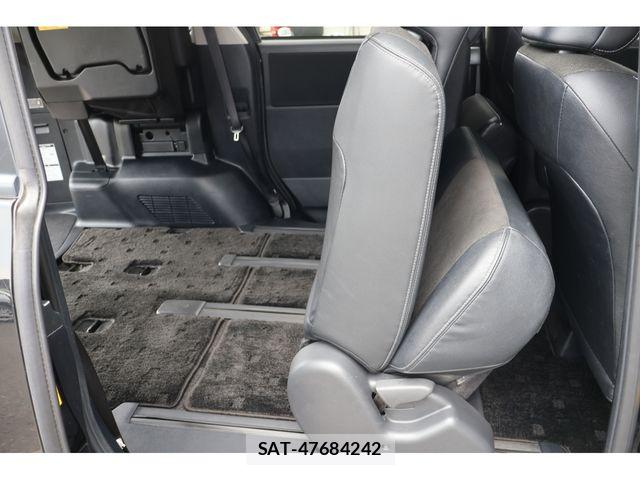 Toyota VOXY 2013-06 8075978-23
