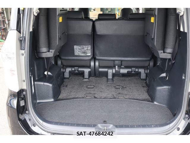 Toyota VOXY 2013-06 8075978-24