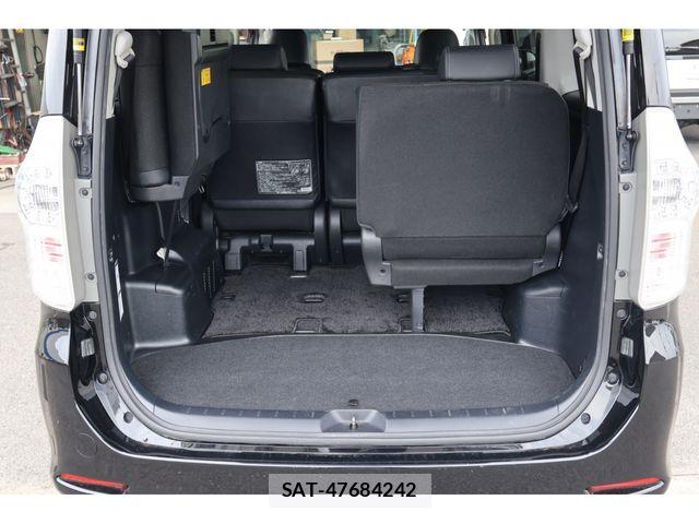 Toyota VOXY 2013-06 8075978-25
