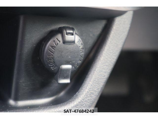 Toyota VOXY 2013-06 8075978-3
