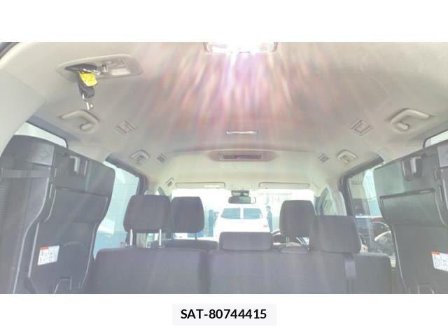 Toyota VOXY 2019-07 8102360-2