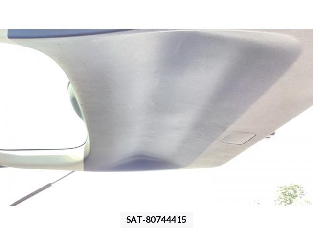 Toyota VOXY 2019-07 8102360-3