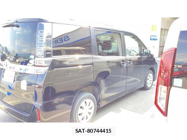 Toyota VOXY 2019-07 8102360-4