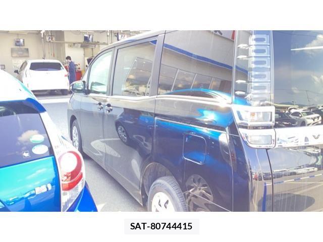 Toyota VOXY 2019-07 8102360-5