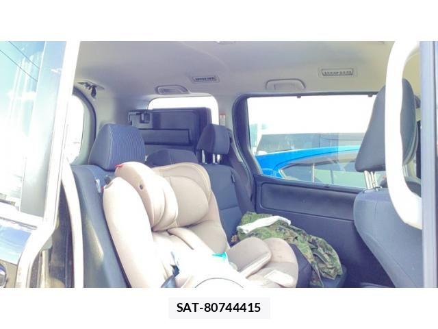 Toyota VOXY 2019-07 8102360-6