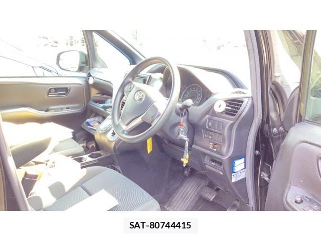 Toyota VOXY 2019-07 8102360-7