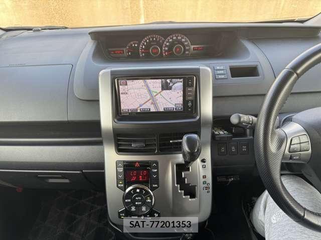 Toyota VOXY 2011-10 8102365-9