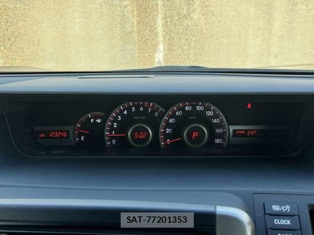 Toyota VOXY 2011-10 8102365-10