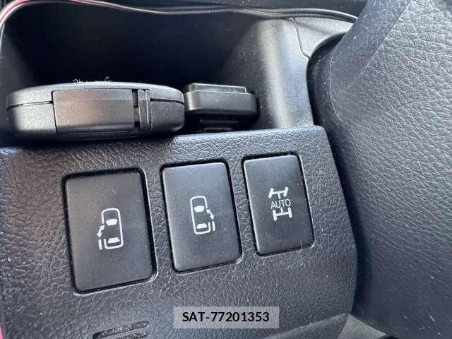 Toyota VOXY 2011-10 8102365-14