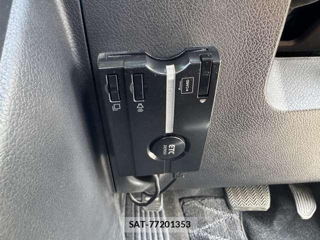 Toyota VOXY 2011-10 8102365-15