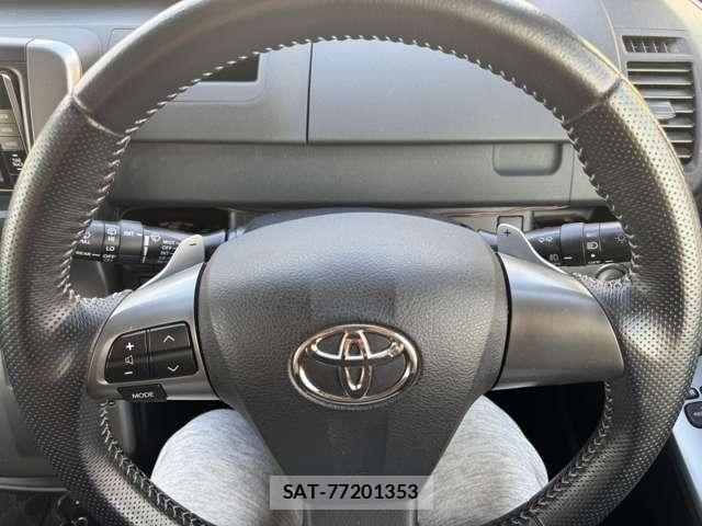 Toyota VOXY 2011-10 8102365-16