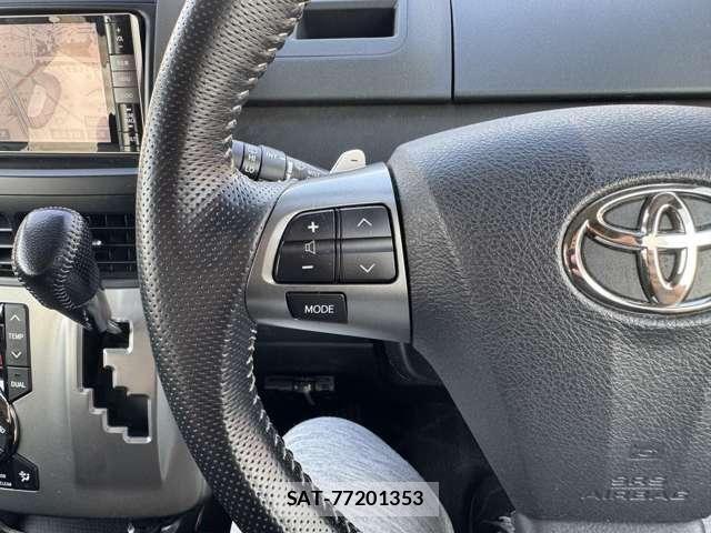 Toyota VOXY 2011-10 8102365-17