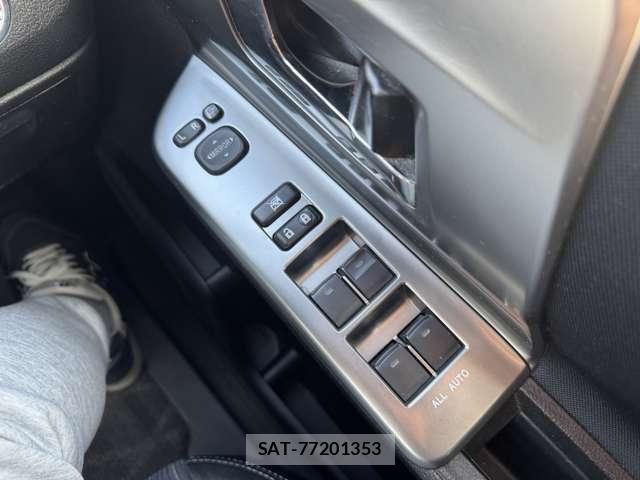 Toyota VOXY 2011-10 8102365-19