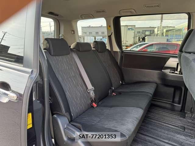 Toyota VOXY 2011-10 8102365-20