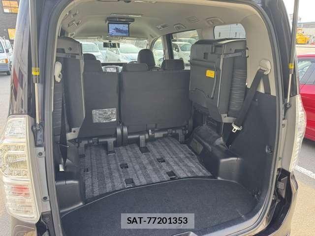 Toyota VOXY 2011-10 8102365-25