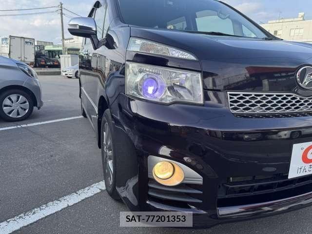 Toyota VOXY 2011-10 8102365-27