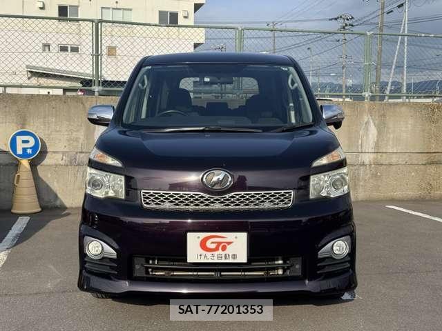 Toyota VOXY 2011-10 8102365-2