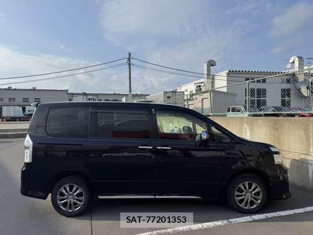 Toyota VOXY 2011-10 8102365-4