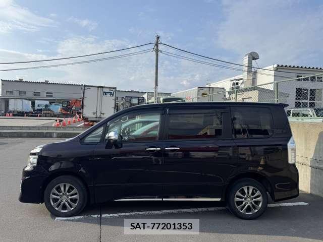 Toyota VOXY 2011-10 8102365-5