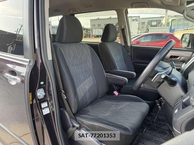 Toyota VOXY 2011-10 8102365-6