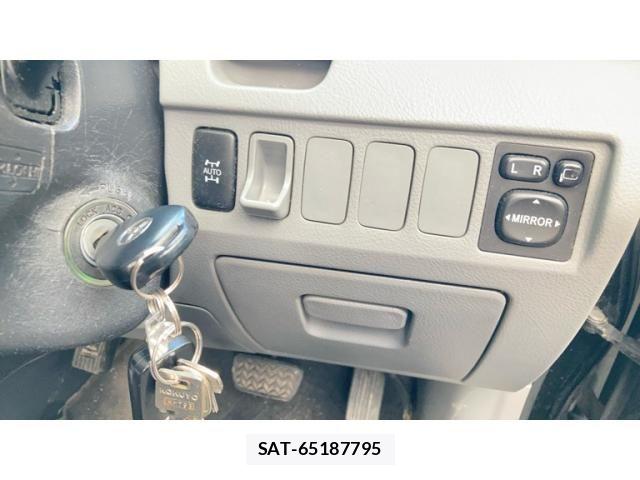 Toyota VOXY 2007-02 8102364-13