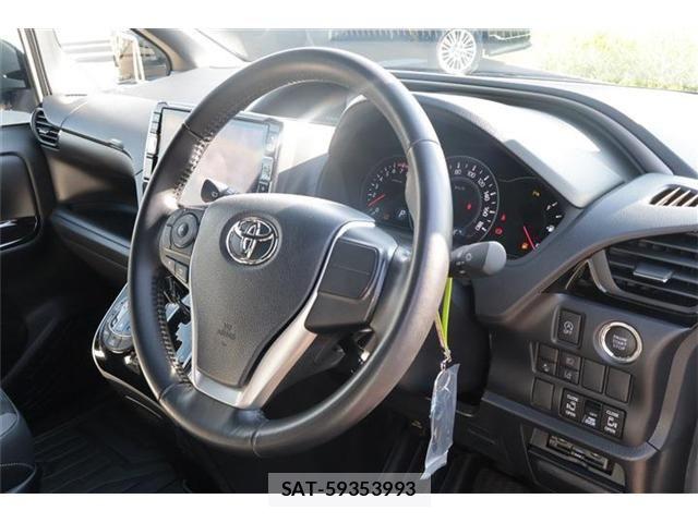 Toyota VOXY 2021-04 8102359-9
