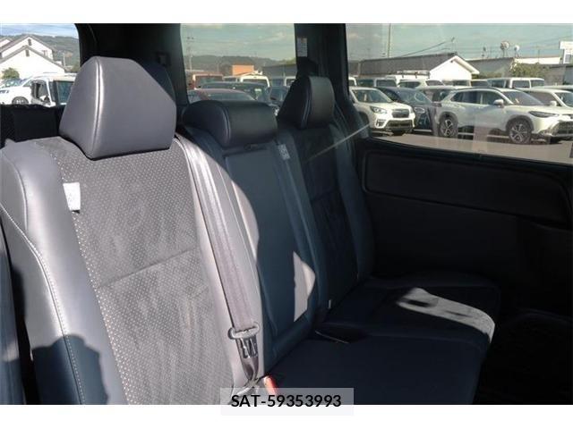 Toyota VOXY 2021-04 8102359-11