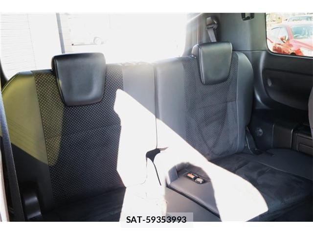Toyota VOXY 2021-04 8102359-12
