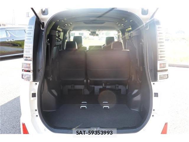 Toyota VOXY 2021-04 8102359-13