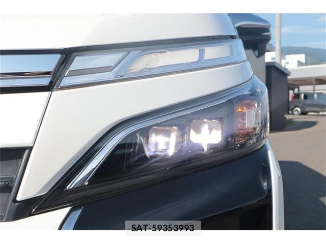 Toyota VOXY 2021-04 8102359-14