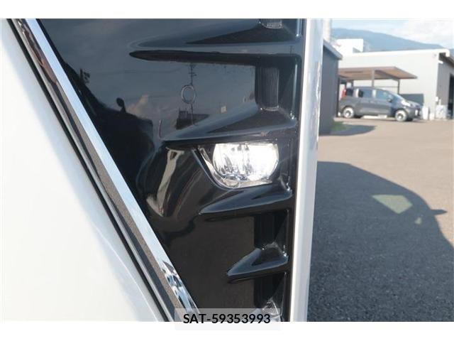 Toyota VOXY 2021-04 8102359-15
