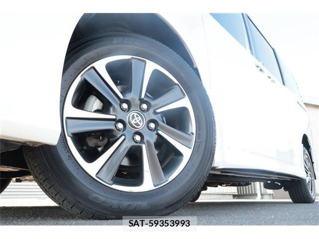Toyota VOXY 2021-04 8102359-16