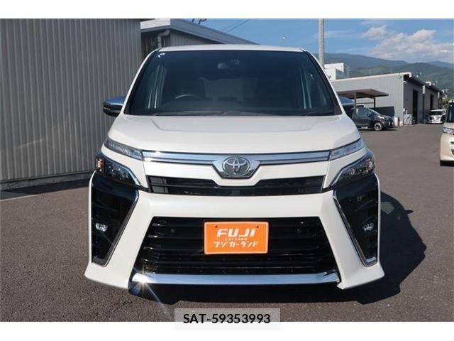Toyota VOXY 2021-04 8102359-17