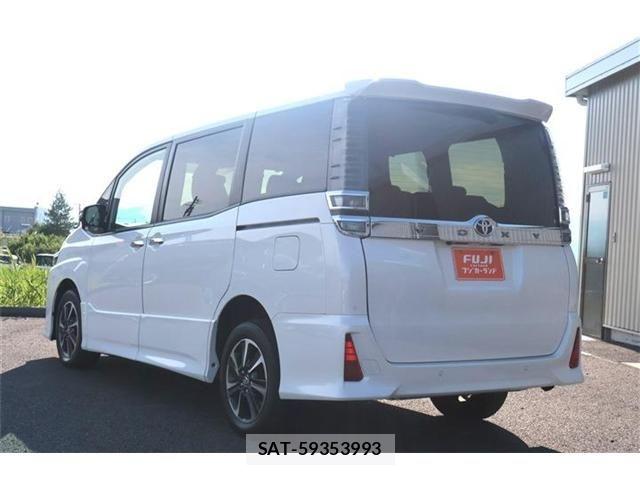 Toyota VOXY 2021-04 8102359-20