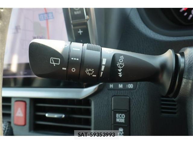 Toyota VOXY 2021-04 8102359-26