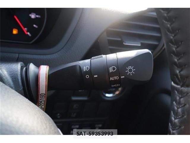 Toyota VOXY 2021-04 8102359-27