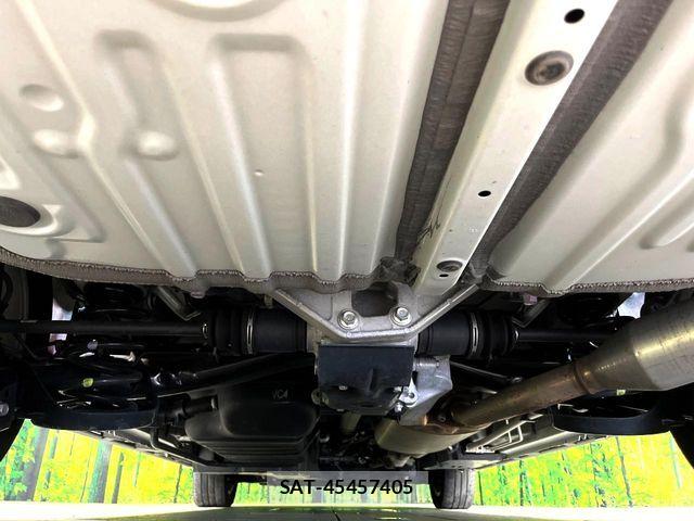 Toyota VOXY 2024-06 8102357-18