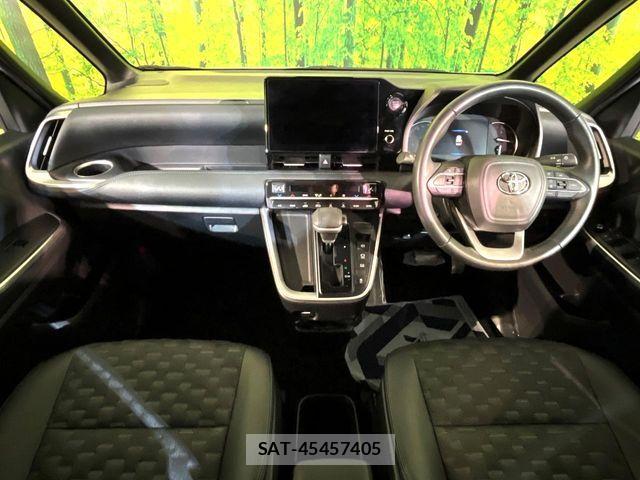 Toyota VOXY 2024-06 8102357-1